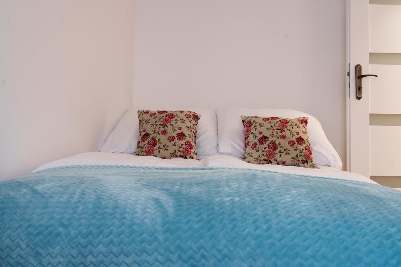 Apartament Pod Swierkiem - Pet Friendly - 2 Osobne Pokoje Dla Max 5 Osob - Space Apart Jelenia Góra Extérieur photo