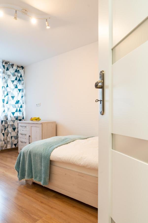 Apartament Pod Swierkiem - Pet Friendly - 2 Osobne Pokoje Dla Max 5 Osob - Space Apart Jelenia Góra Extérieur photo